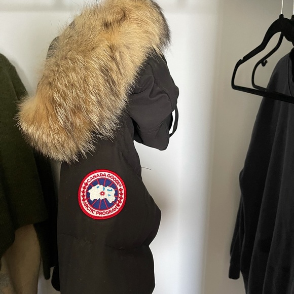 Canada goose shelburn parka - Picture 2 of 6